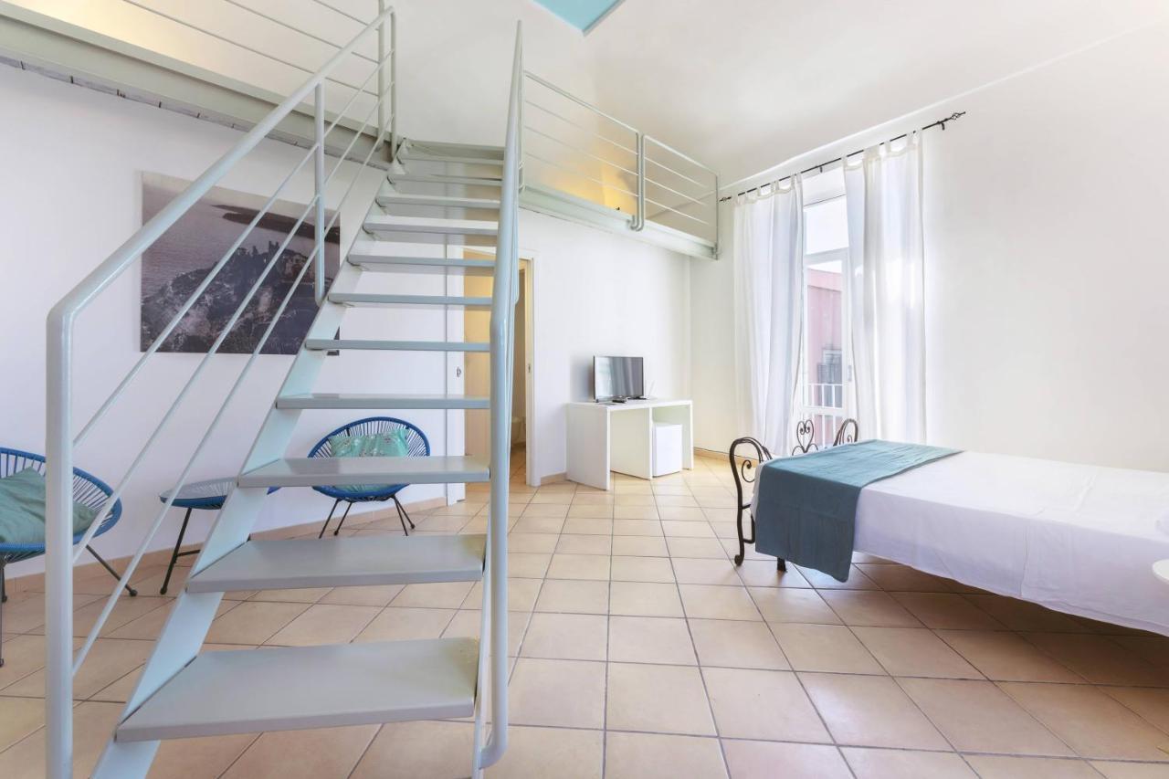 Palazzo Attila - Gioia Apartments Прочида Екстериор снимка