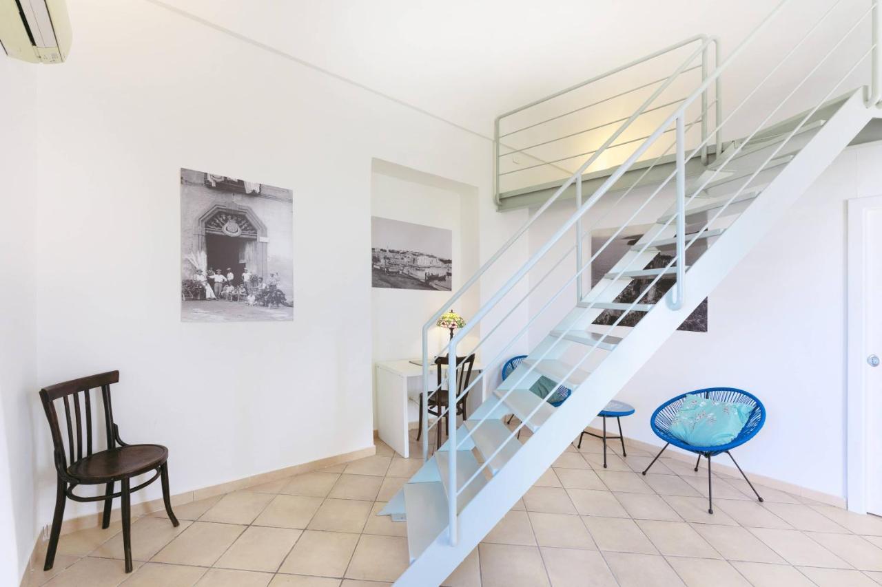 Palazzo Attila - Gioia Apartments Прочида Екстериор снимка
