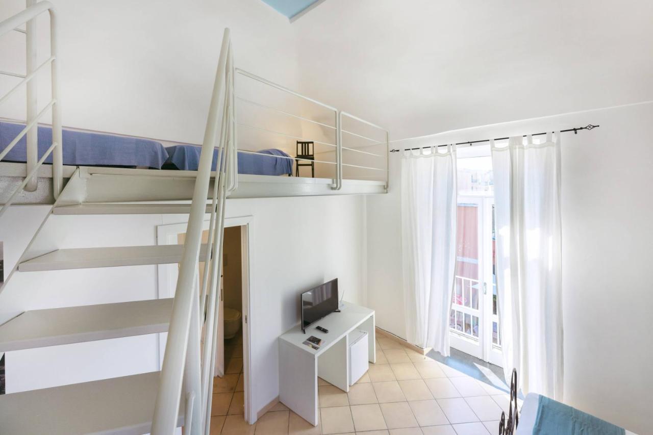 Palazzo Attila - Gioia Apartments Прочида Екстериор снимка