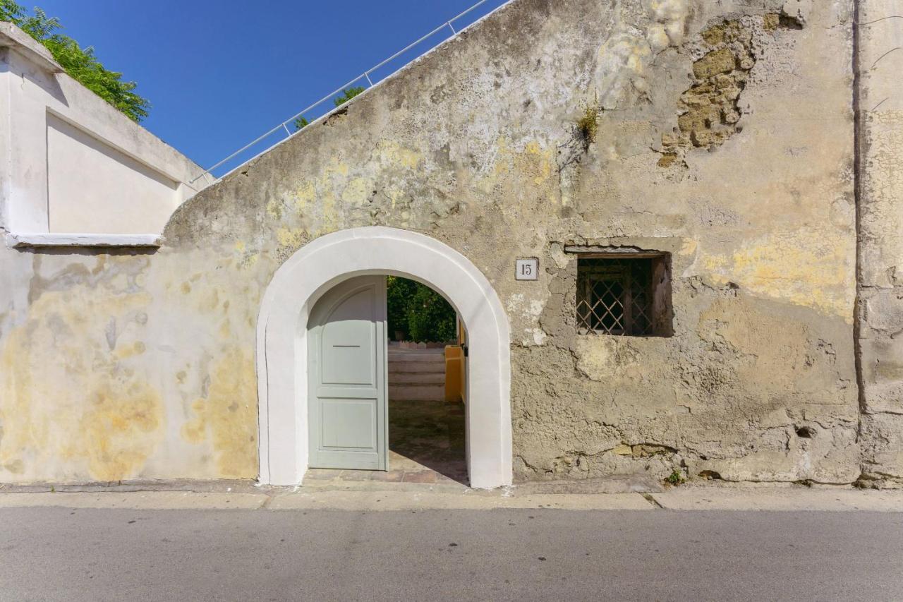 Palazzo Attila - Gioia Apartments Прочида Екстериор снимка