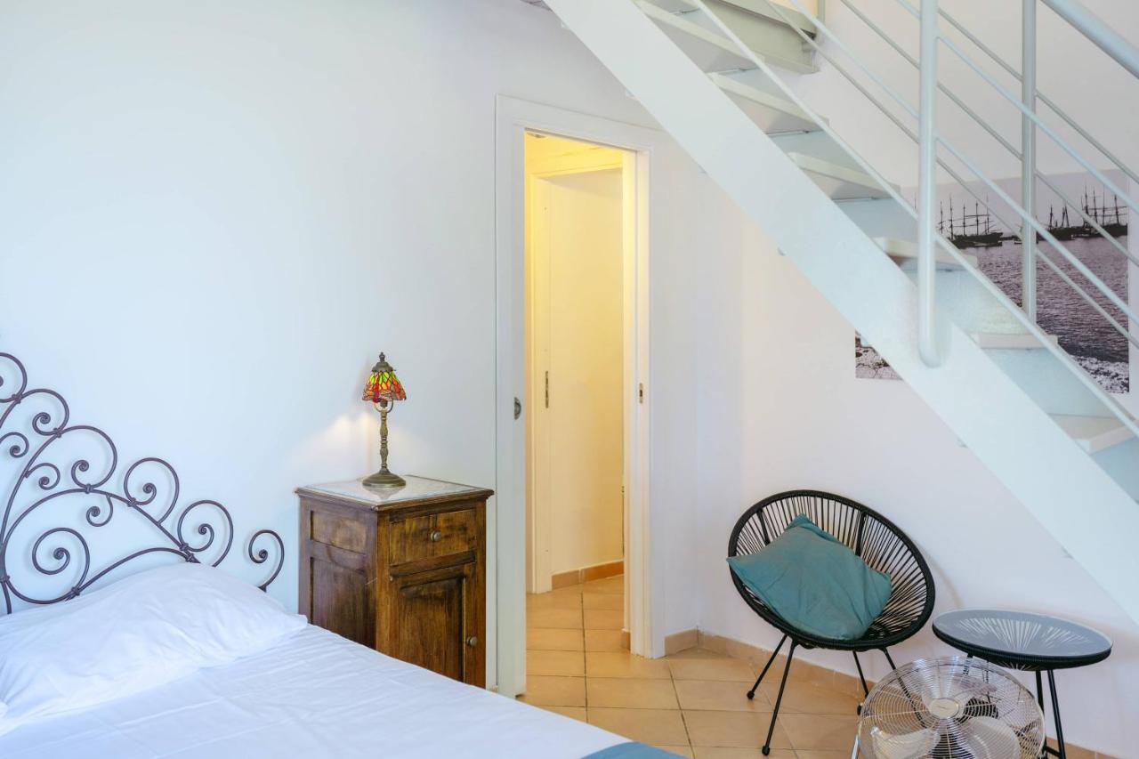 Palazzo Attila - Gioia Apartments Прочида Екстериор снимка