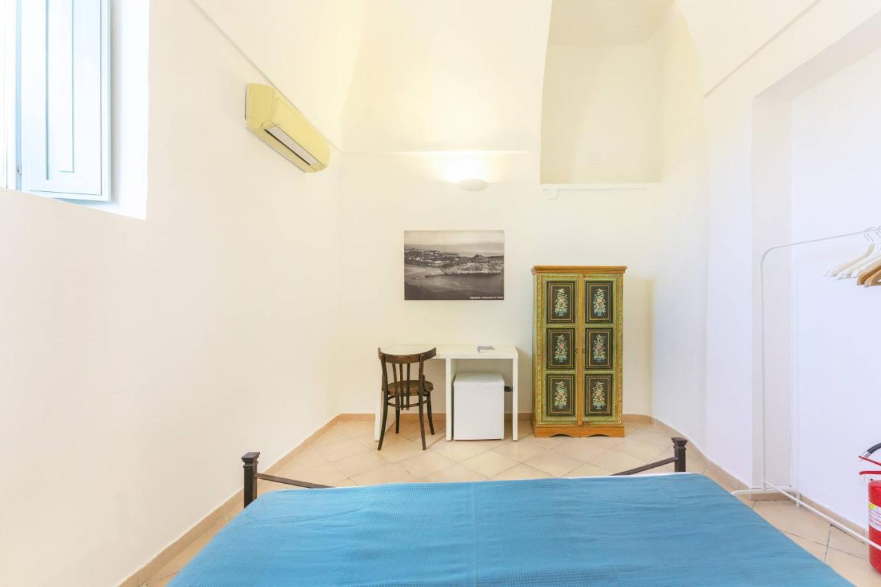 Palazzo Attila - Gioia Apartments Прочида Екстериор снимка