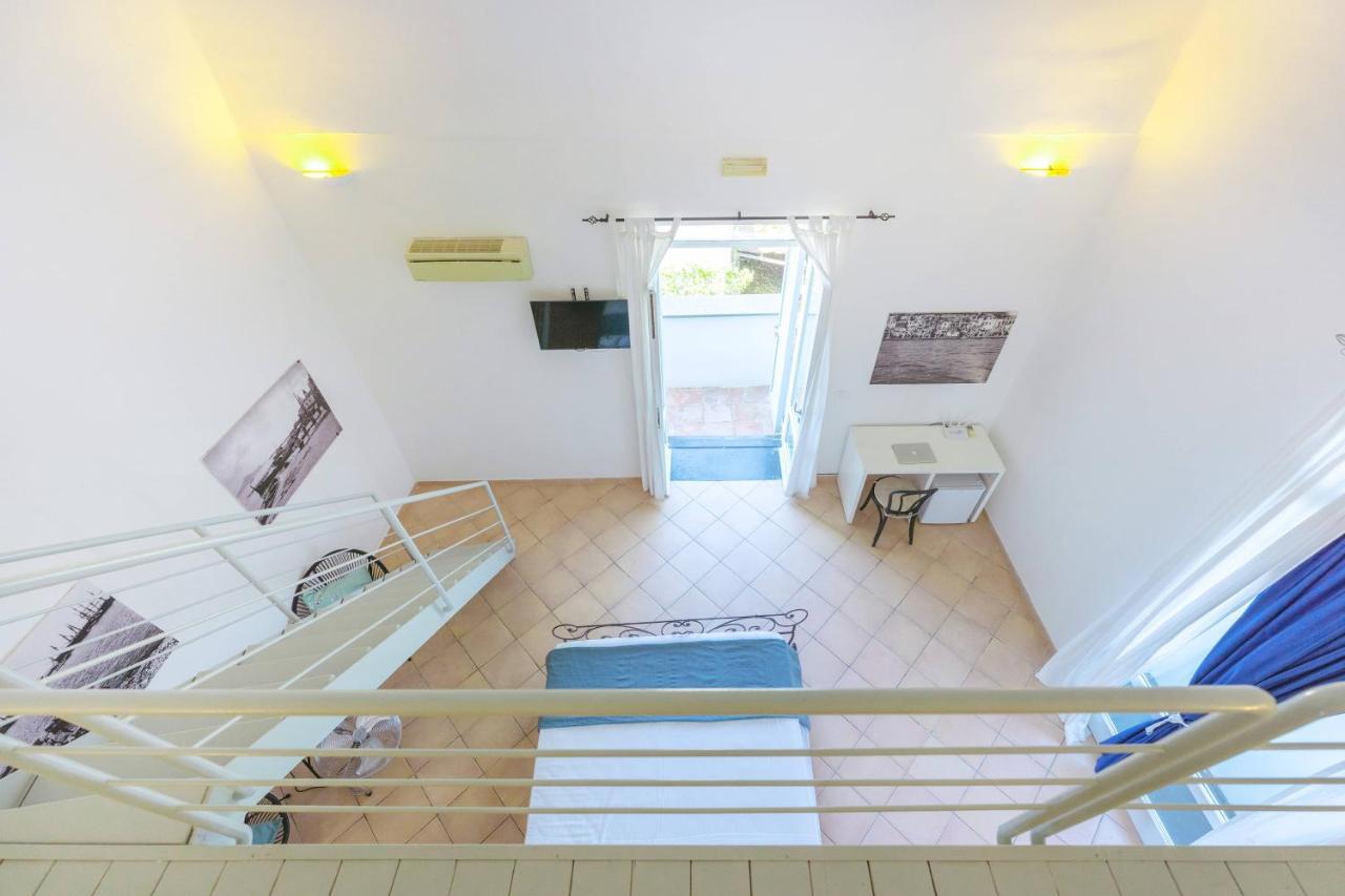 Palazzo Attila - Gioia Apartments Прочида Екстериор снимка