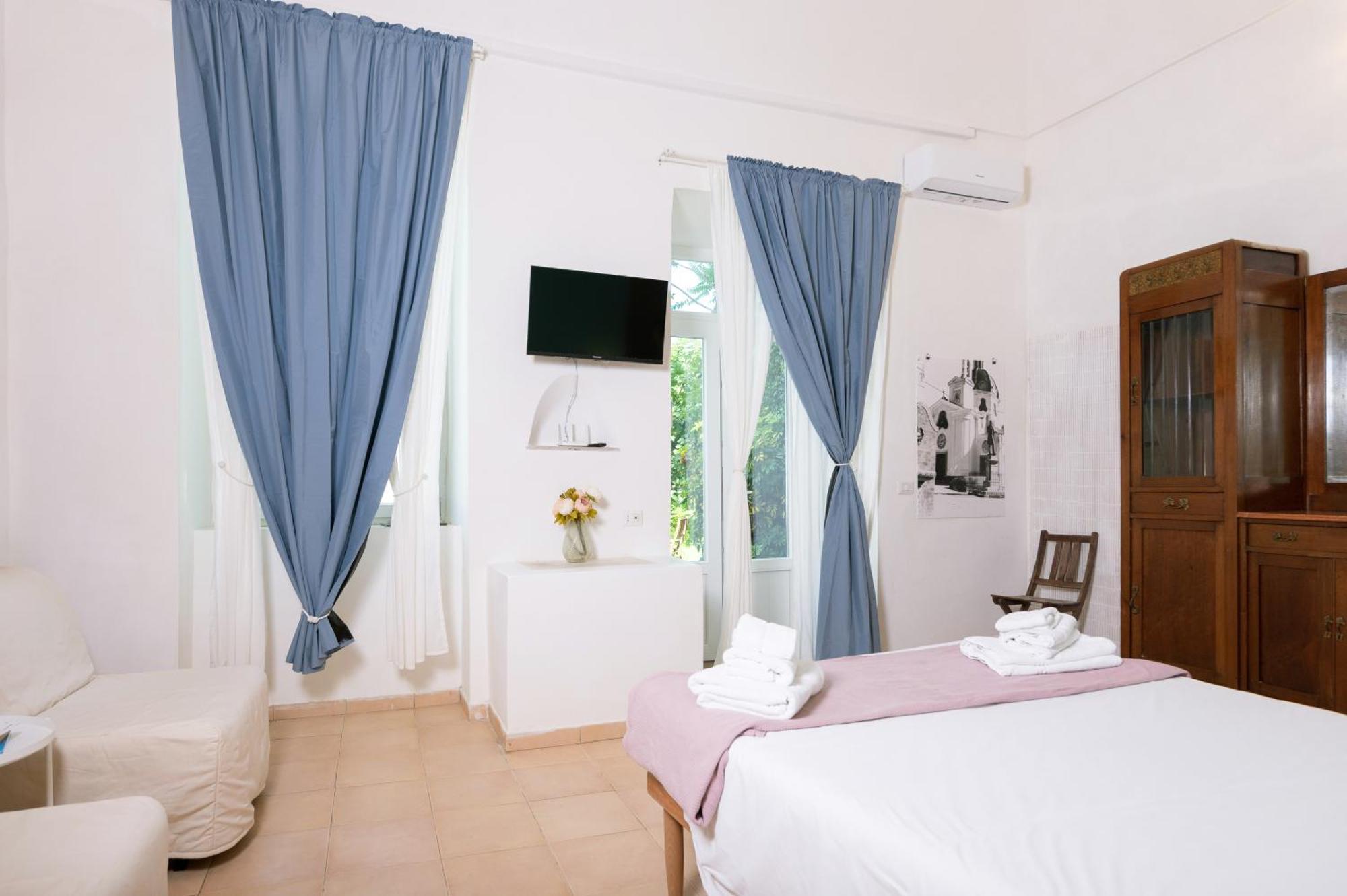 Palazzo Attila - Gioia Apartments Прочида Екстериор снимка