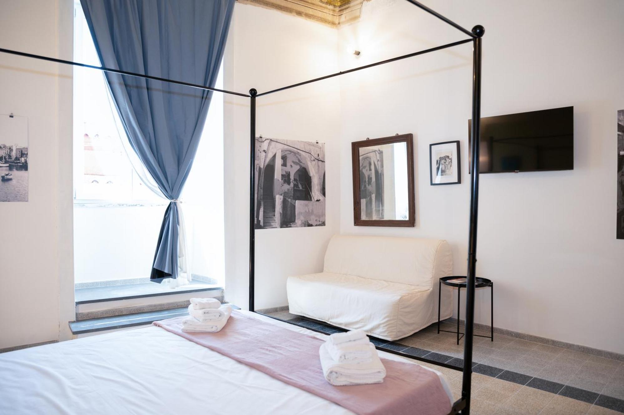 Palazzo Attila - Gioia Apartments Прочида Екстериор снимка